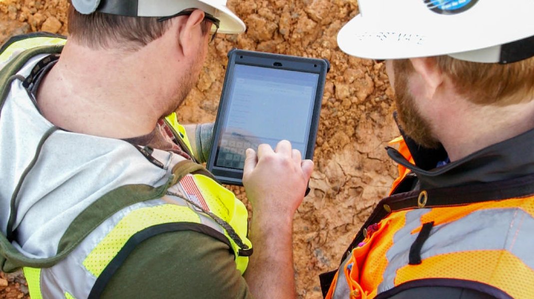 improve-construction-communication-wd37umny0b-1.jpg